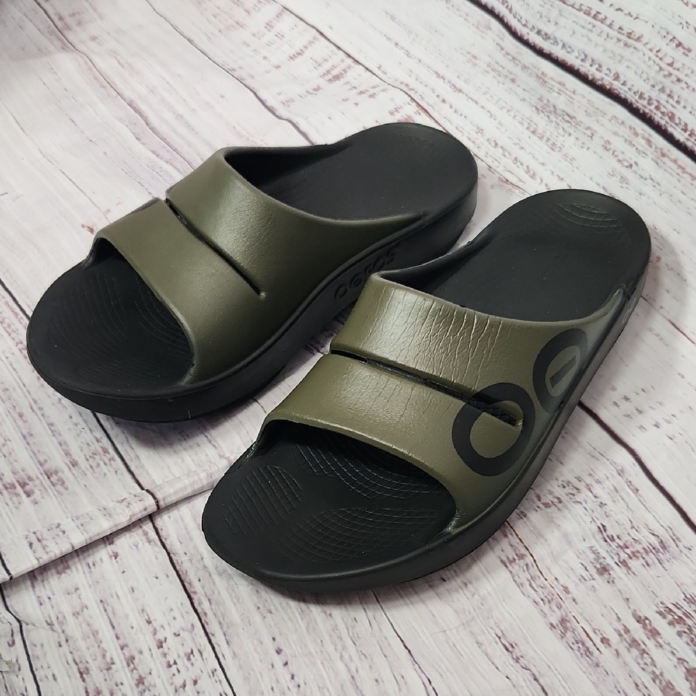 OOFOS Men's Green and Black Sandals